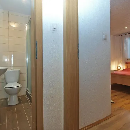 Jela Apartment *